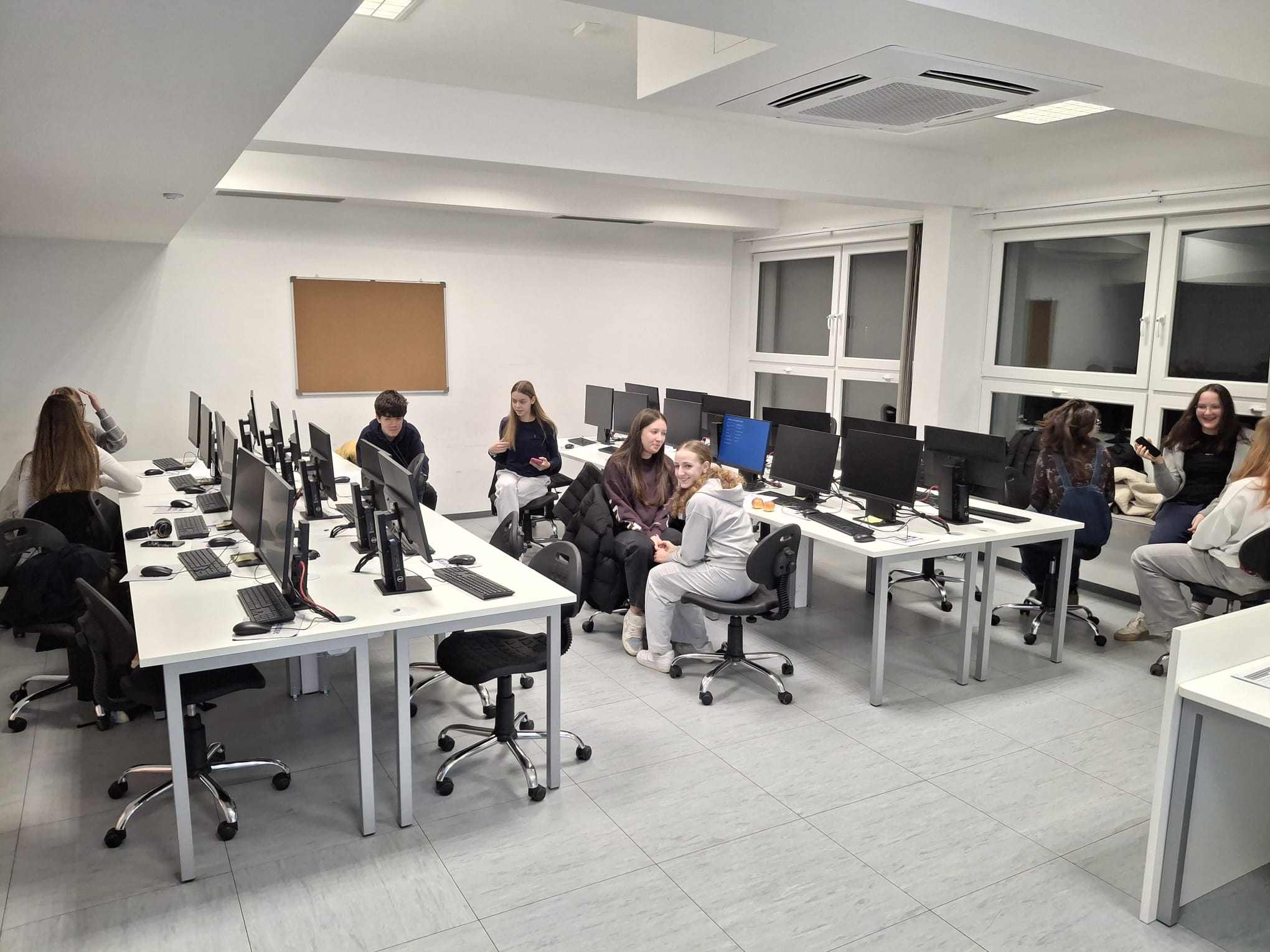 DAN SIGURNIJEG INTERNETA