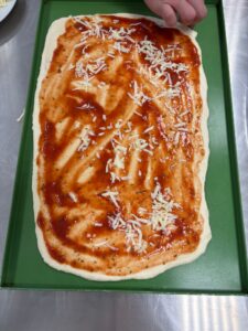 IZRADA PIZZE U PRAKTIKUMU PEKARSTVA