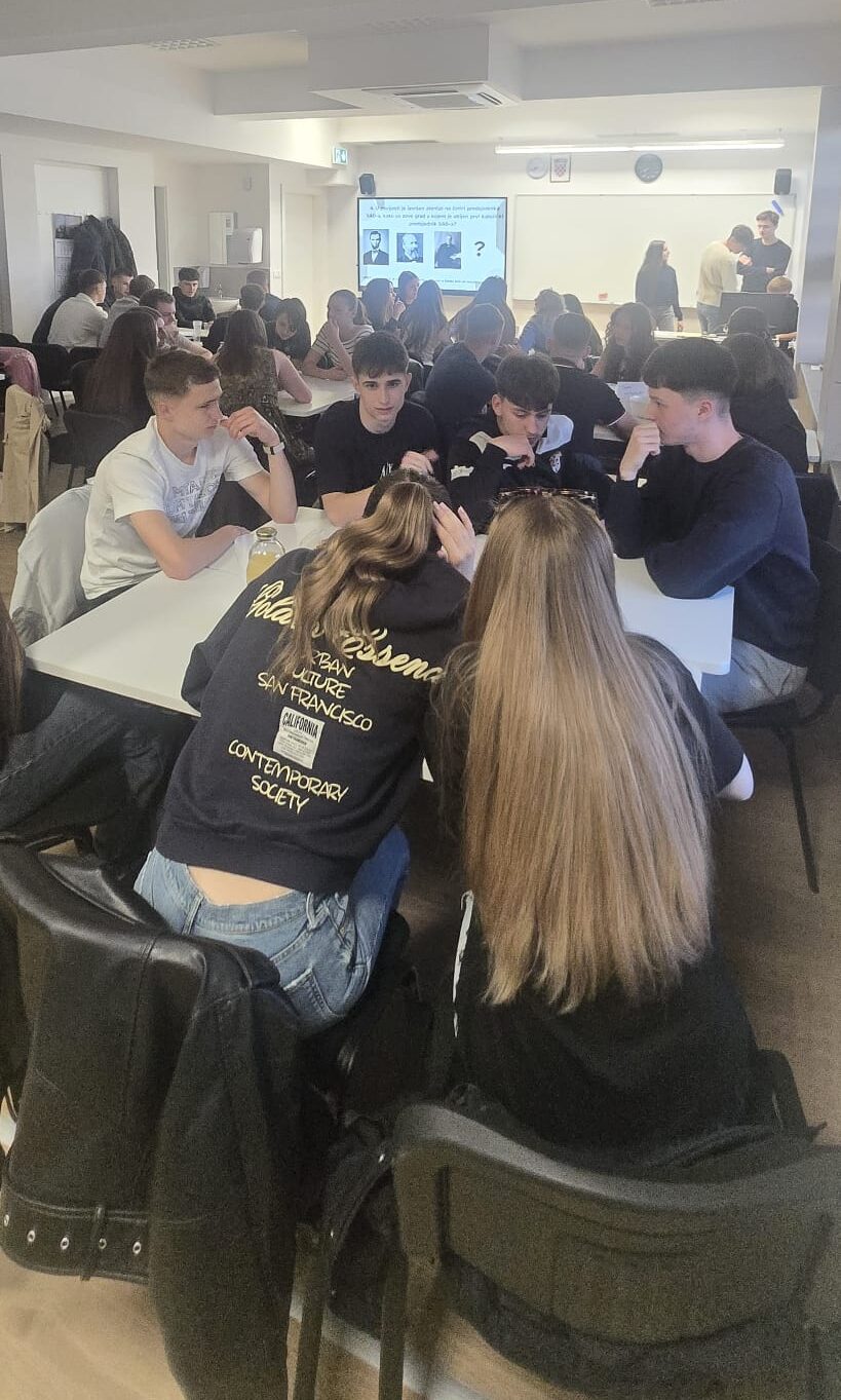 USPJEŠNO ODRŽAN PRVI ŠKOLSKI PUB KVIZ!