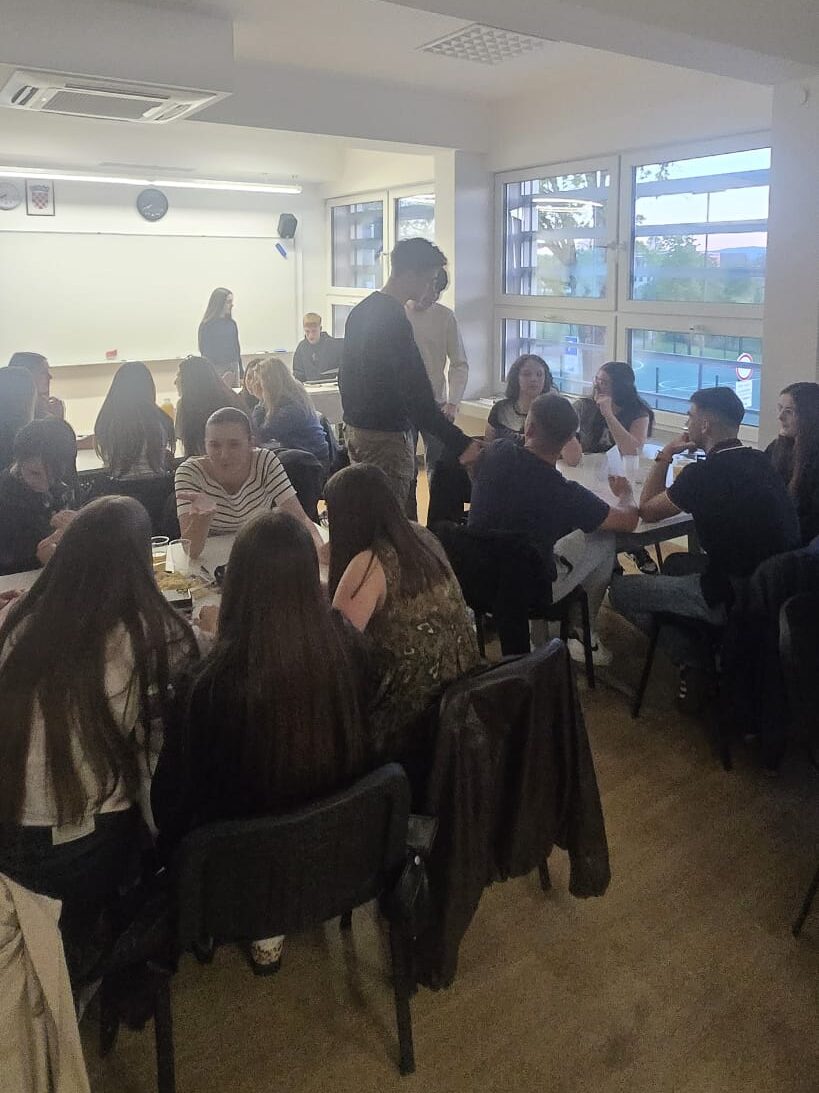 USPJEŠNO ODRŽAN PRVI ŠKOLSKI PUB KVIZ!