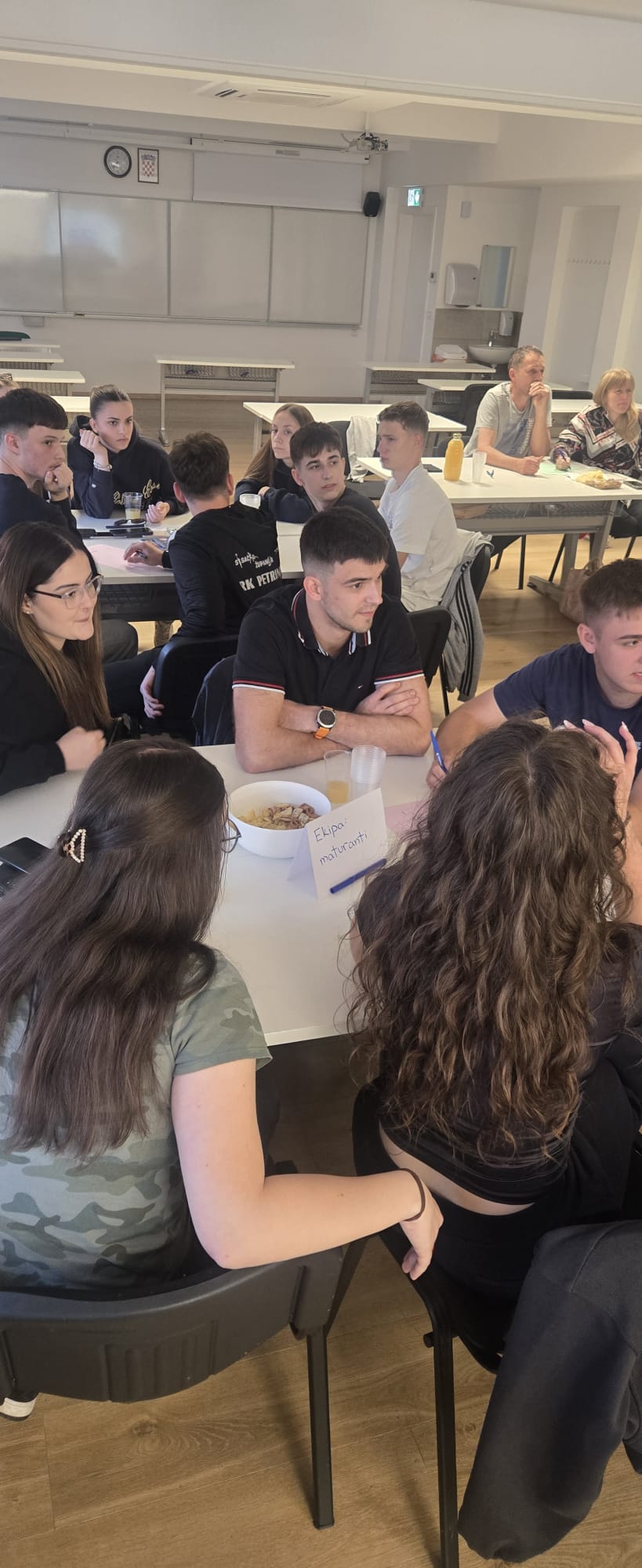 USPJEŠNO ODRŽAN PRVI ŠKOLSKI PUB KVIZ!