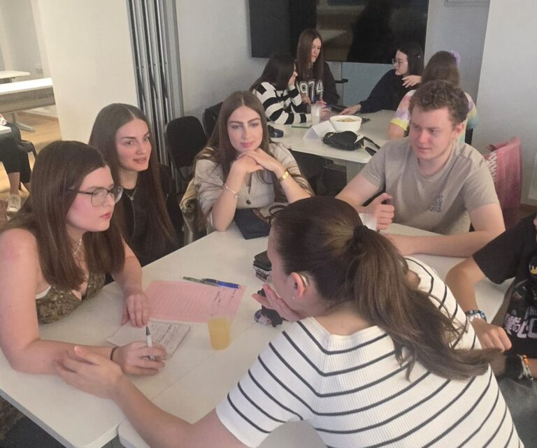 USPJEŠNO ODRŽAN PRVI ŠKOLSKI PUB KVIZ!