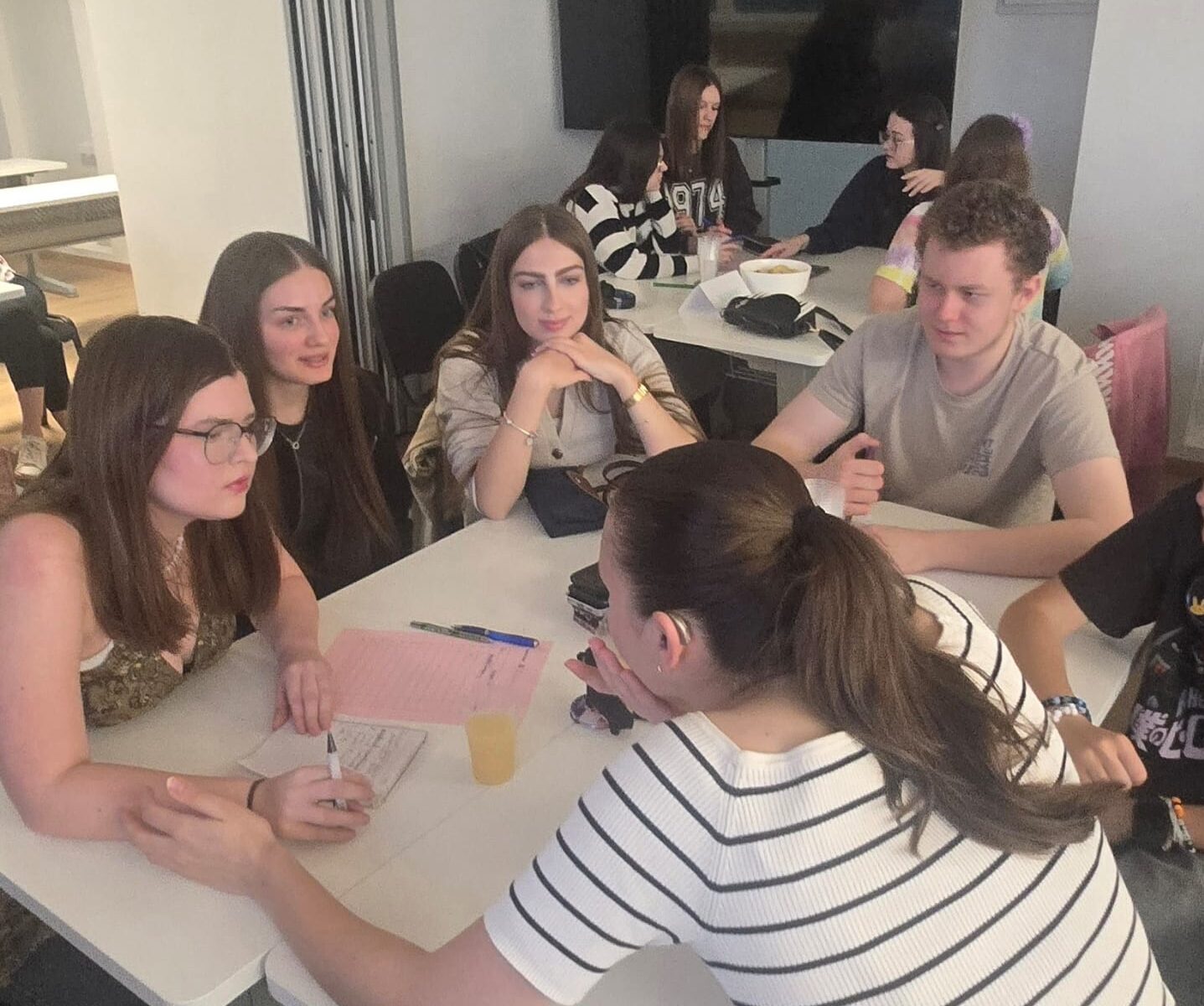 USPJEŠNO ODRŽAN PRVI ŠKOLSKI PUB KVIZ!