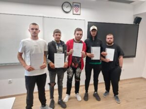 USPJEŠAN KORAK U BUDUĆNOST: Mladi mesari obranili završne radove i odmah osigurali posao u Sparu