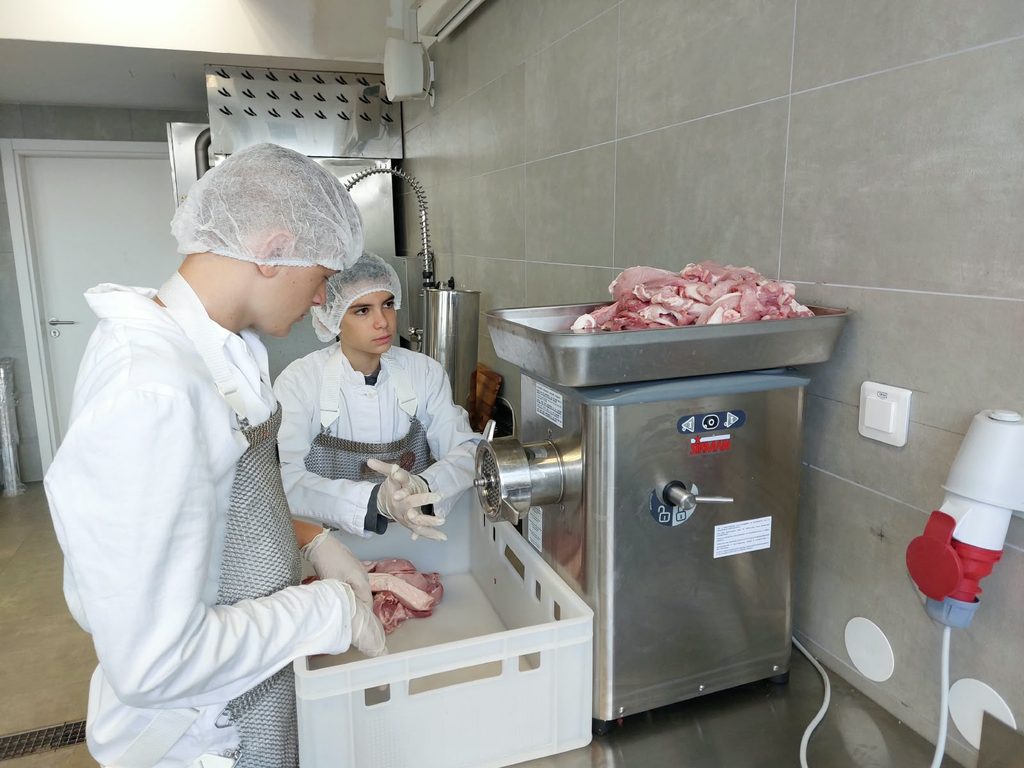 PRIČE IZ MESARSKOG PRAKTIKUMA 🥩😃🥓 img 20261008 wa0001